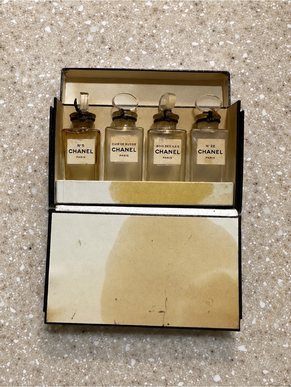 Chanel Sampler No 2707 Perfume: Cuir De Russie, Bois Des Iles, No 5, No 22 Paris
